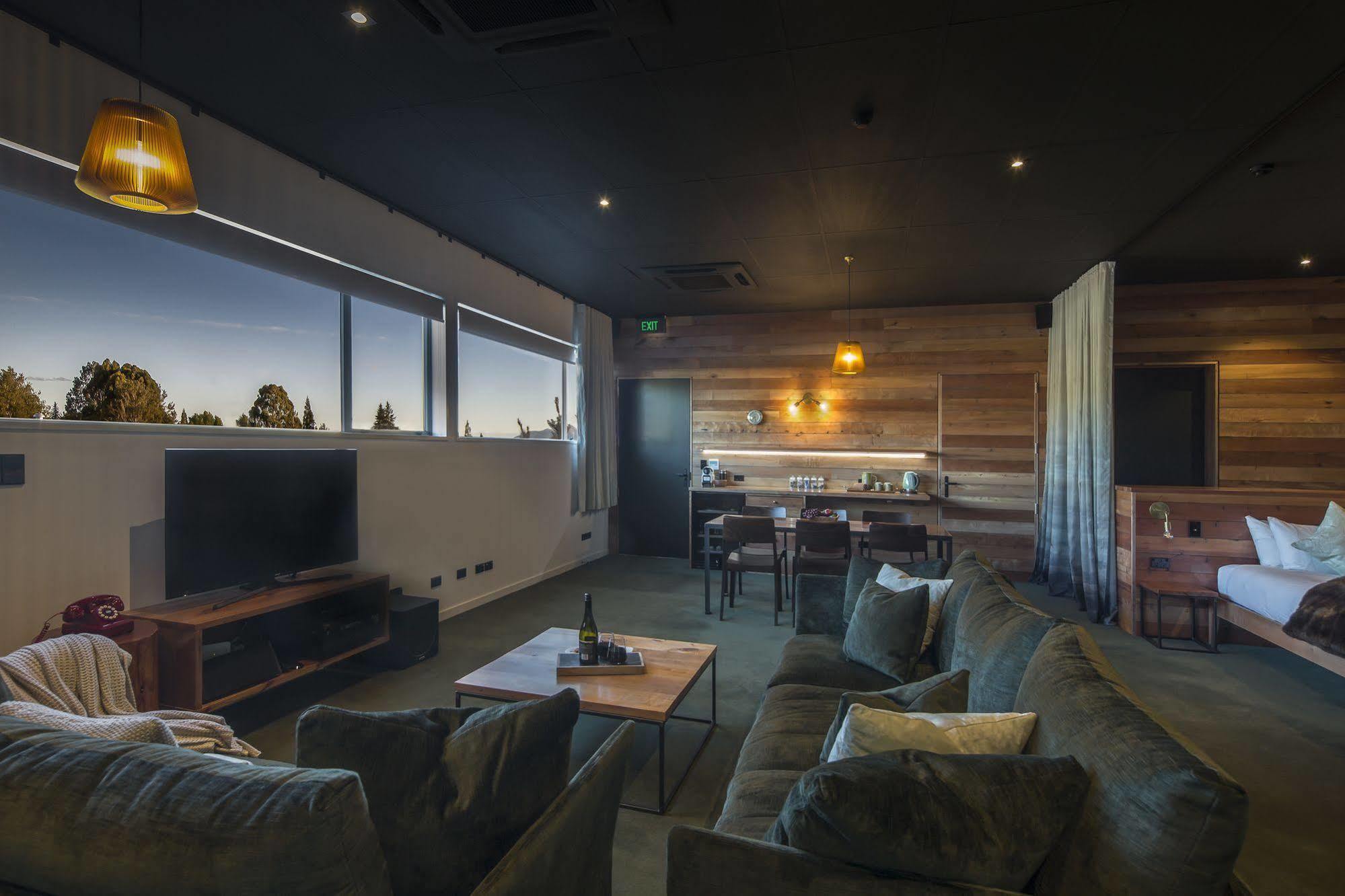 The Cinema Suites Te Anau Kültér fotó