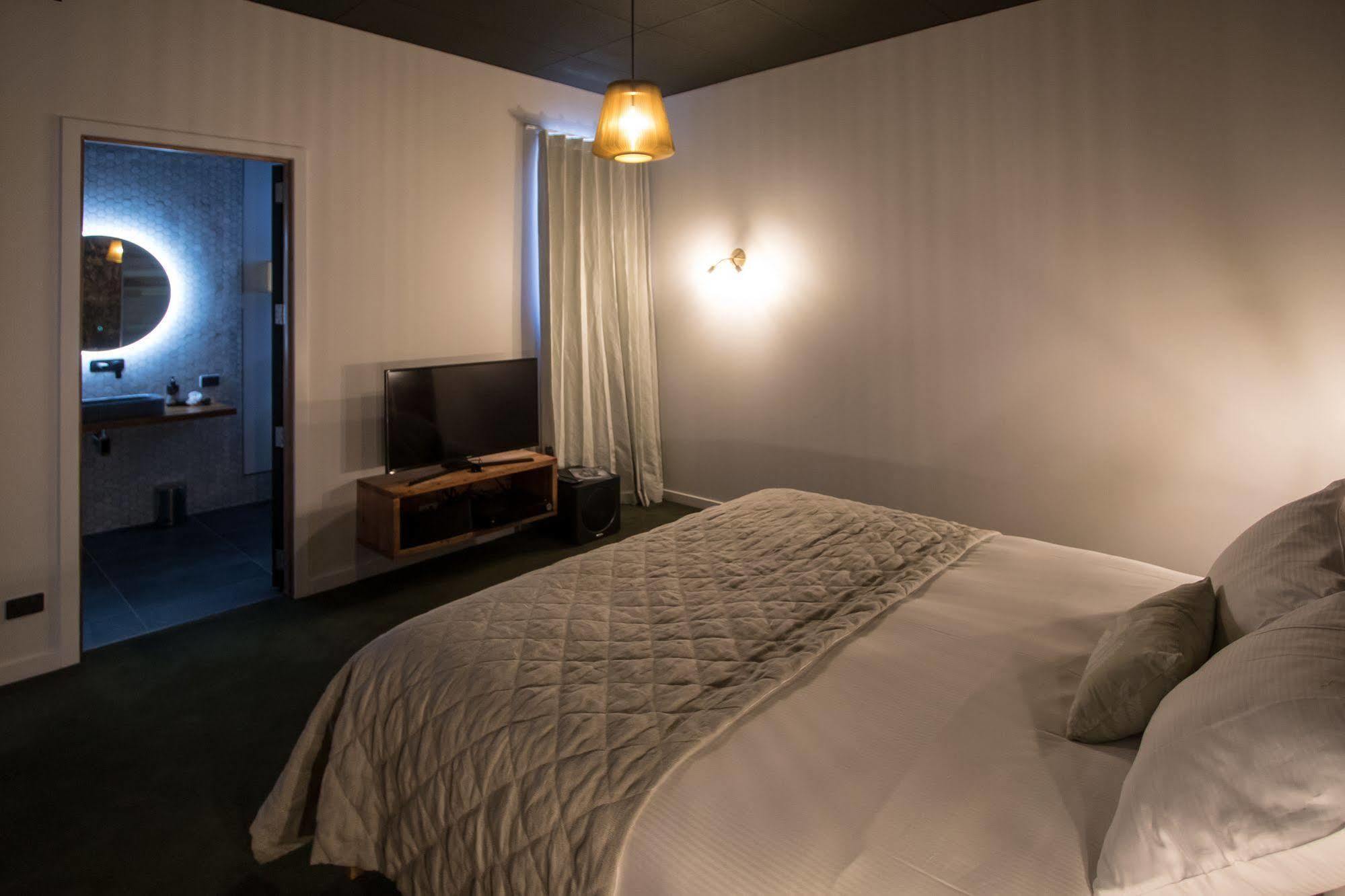 The Cinema Suites Te Anau Kültér fotó